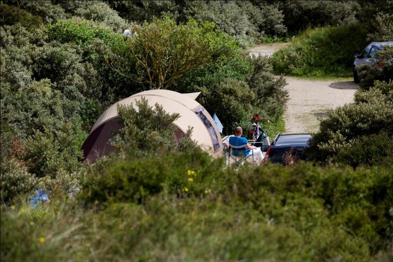 camping-de-Lakens-man-bij-tent-161kB.jpg
