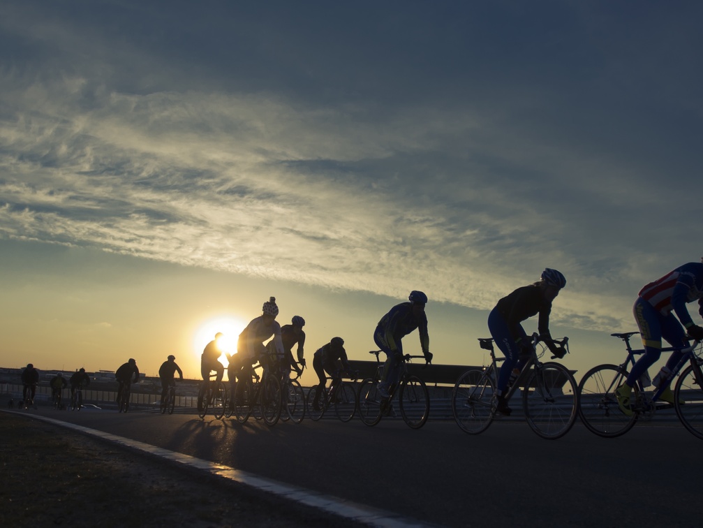 Persbericht-Cycling-Zandvoort-2014-testavond-april-Essay1