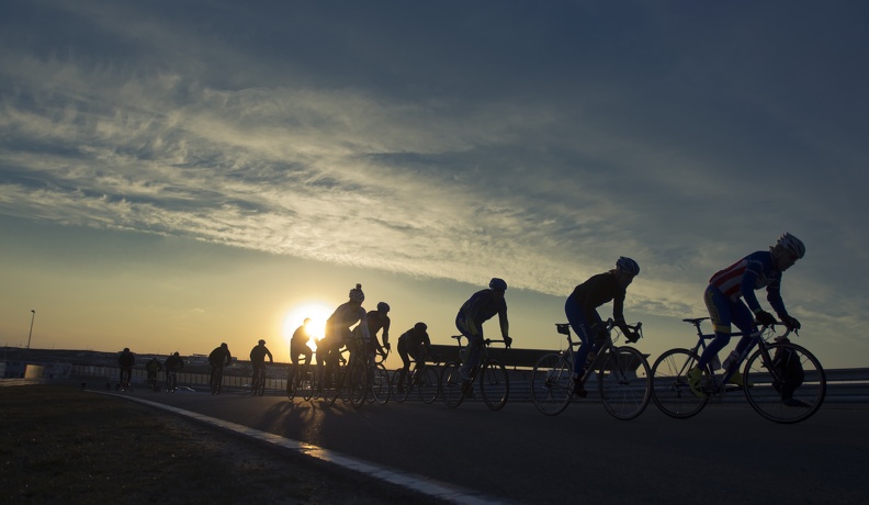 Persbericht-Cycling-Zandvoort-2014-testavond-april-Essay1.jpg