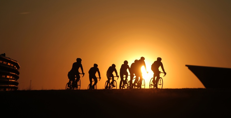 Persbericht-Cycling-Zandvoort-2014-testavond-april-Essay3.jpg