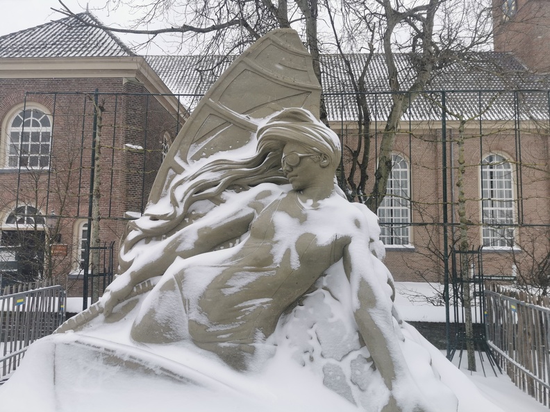 sneeuw-sculptuur-Vadim