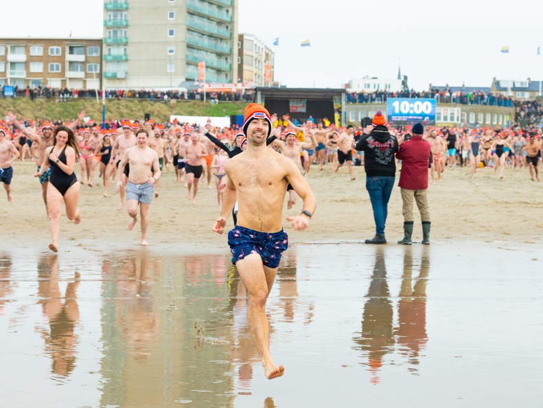 HR - Zandvoort Marketing - Nieuwjaarsduik 2023 -5339