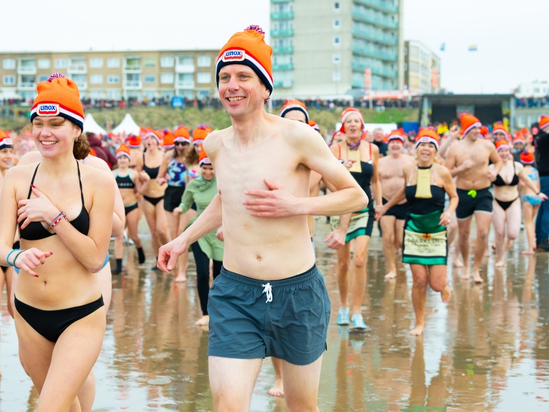 HR - Zandvoort Marketing - Nieuwjaarsduik 2023 -5383