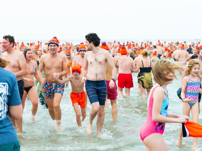 HR - Zandvoort Marketing - Nieuwjaarsduik 2023 -5421