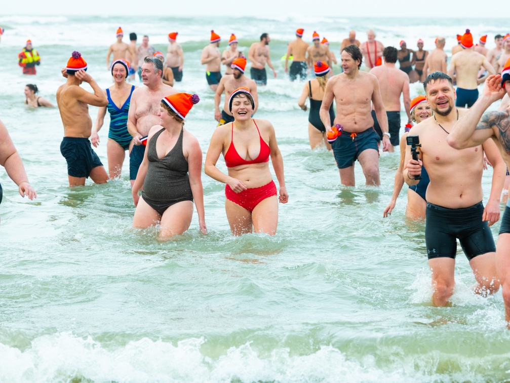 HR - Zandvoort Marketing - Nieuwjaarsduik 2023 -5574