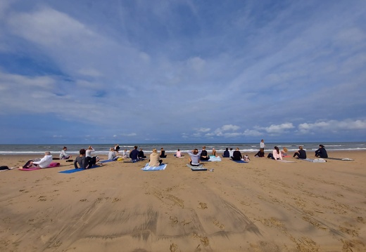 yoga op het strand 01  ©Zenzo Yoga