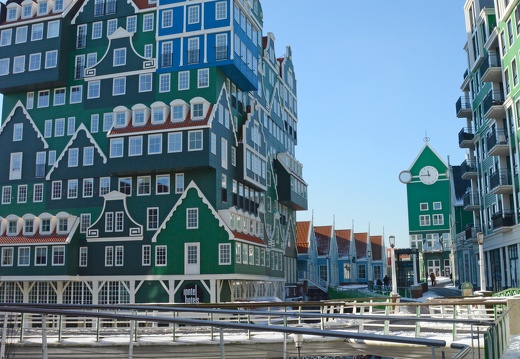 Intell Hotels Zaandam in the snow ©Pauline Arkesteijn