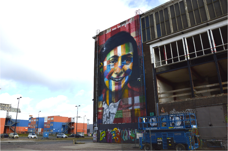 Outside Straat Museum.png