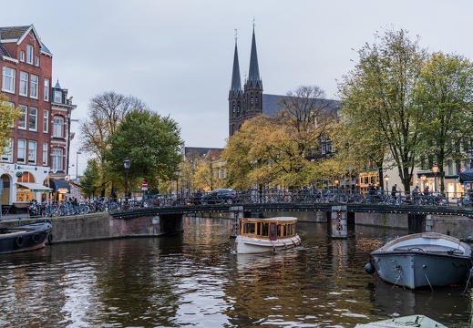 Tour boat in the canal - Singel