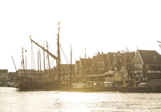 Volendam at sunset-Cris Toala Olivares-Rechtenvrij