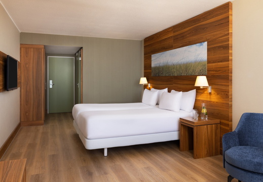 NH Zandvoort Rooms Standard Seaview Twin Bed Water Bedside Blue Chair