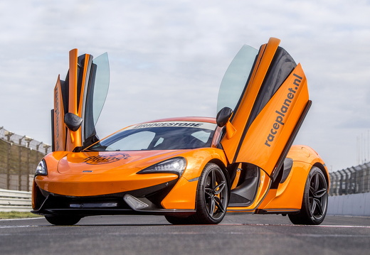 race-planet-zandvoort-mclaren-540c-vierkant