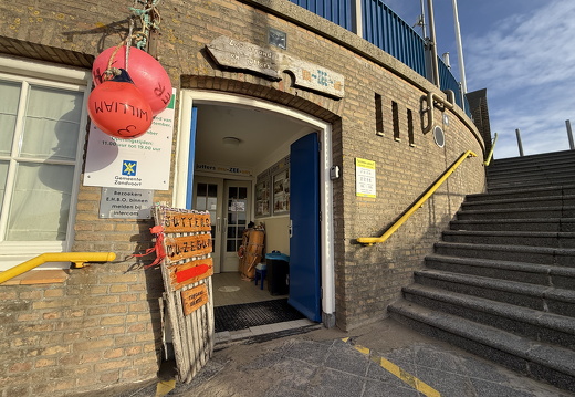 8. Jutters mu-Zee-um