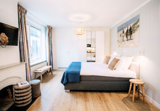 Room 6 West 7