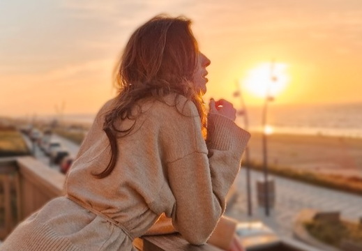 Sunset hanging over balcony looking Boulevard 5 Zandvoort