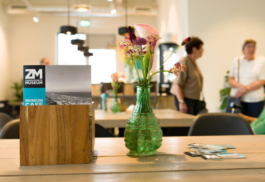 MuseumCafe-Detail-bloemen-liggend