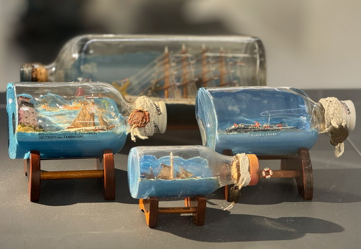 Zandvoorts Museum-The Life of Memories-Souveniers-Bootjes flessen