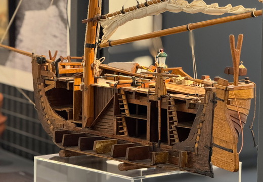 Zandvoorts-Museum-The Life of Memories-Bomschuit model-staand