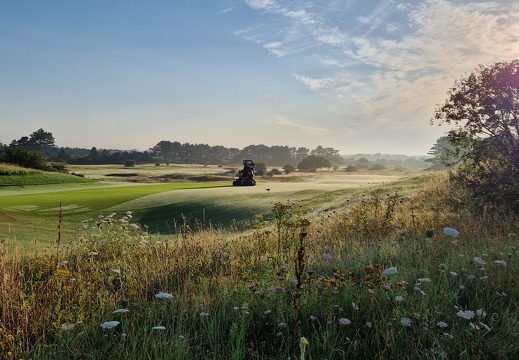 Hole + Greenkeeper